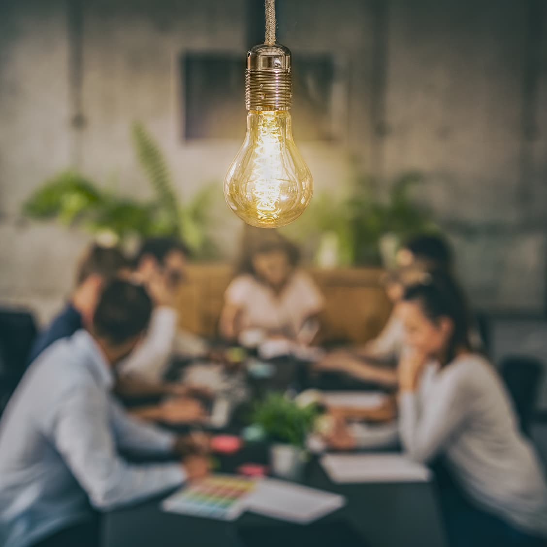 Clear Object - group of people with lightbulb@3x